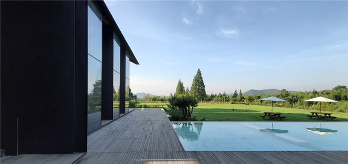 冷靜又克制 玫瑰莊園反傳統(tǒng)精品度假酒店泳池設(shè)計方案 冷靜又克制 玫瑰莊園反傳統(tǒng)精品度假酒店泳池設(shè)計方案