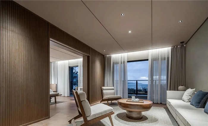 酒店套房客廳設(shè)計-云南3000平度假酒店翻新改造設(shè)計案例 邂逅簡約之美 酒店套房客廳設(shè)計-云南3000平度假酒店翻新改造設(shè)計案例 邂逅簡約之美