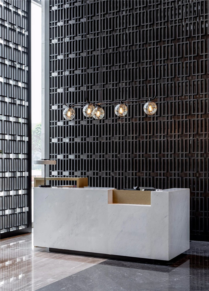 酒店大堂接待臺設計-現(xiàn)代手法演繹西蜀風情 四川首家萬怡酒店設計賞析 酒店大堂接待臺設計-現(xiàn)代手法演繹西蜀風情 四川首家萬怡酒店設計賞析