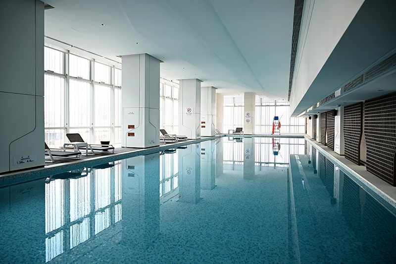 酒店泳池設(shè)計-皇冠假日酒店首家時尚年輕化五星級酒店設(shè)計賞析 酒店泳池設(shè)計-皇冠假日酒店首家時尚年輕化五星級酒店設(shè)計賞析