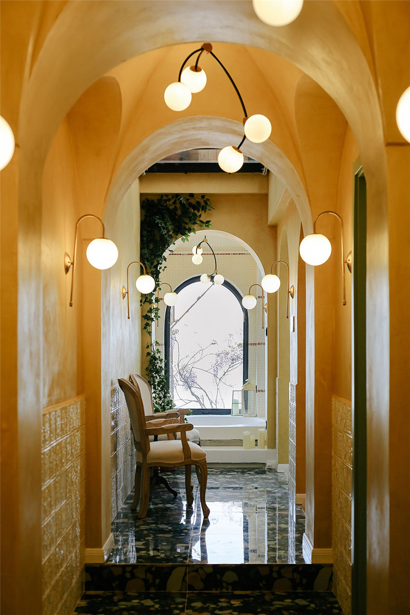 大理網(wǎng)紅民宿設(shè)計(jì)推薦:夏禾夫人意式風(fēng)情民宿走廊設(shè)計(jì) 大理網(wǎng)紅民宿設(shè)計(jì)推薦:夏禾夫人意式風(fēng)情民宿走廊設(shè)計(jì)