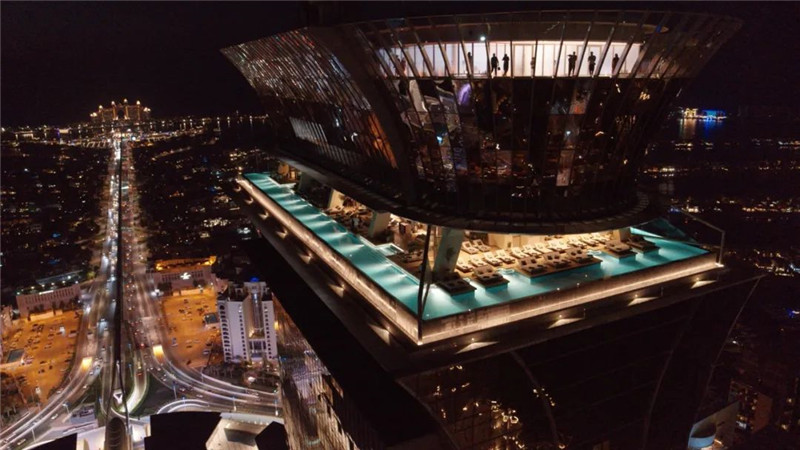 迪拜棕櫚塔AURA SKYPOOL度假酒店設(shè)計賞析 迪拜棕櫚塔AURA SKYPOOL度假酒店設(shè)計賞析