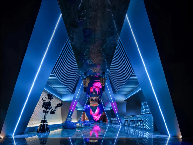 專(zhuān)為年輕人打造的前衛(wèi)科幻藝術(shù)湯泉洗浴設(shè)計(jì)案例 專(zhuān)為年輕人打造的前衛(wèi)科幻藝術(shù)湯泉洗浴設(shè)計(jì)案例